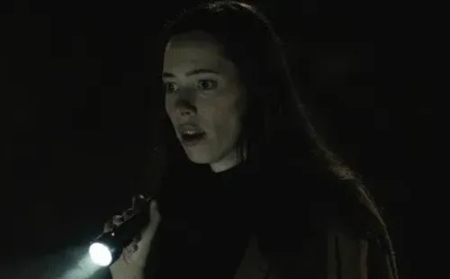 la casa oscura rebecca hall