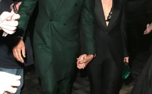 Regé-Jean Page y Emily Brown. Foto: (Getty)