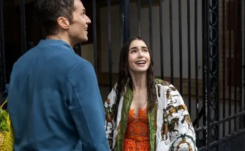 Emily y Gabriel en el mercado. Foto: (Netflix)