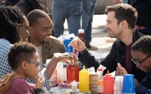 Sebastián Stan y Anthony Mackie en The Falcon and the Winter Soldier. Foto: (Marvel)