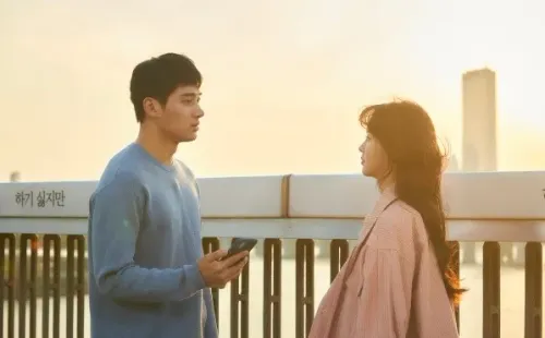 Los protagonistas de Love Alarm. Foto: (Netflix)