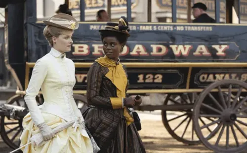 La serie contará con looks de trajes de época. Fuente: (IMBD)