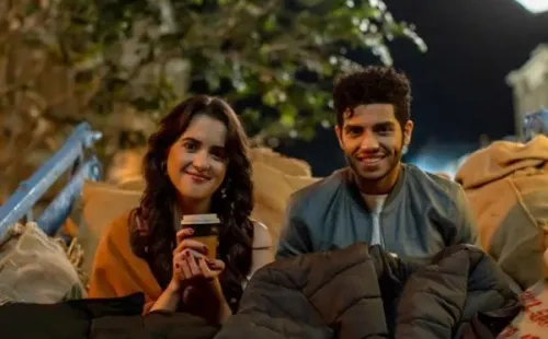 Laura Marano y Mena Massoud en el detrás de cámaras. Foto: (@lauramarano)