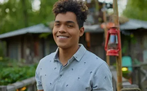 Víctor Varona es Tony. Foto: (Netflix)