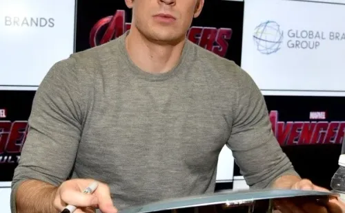 Chris Evans es uno de los solteros más codiciados de Hollywood. Foto: (Getty)