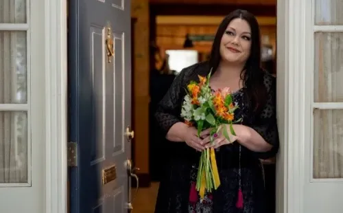 Brooke Elliott como Dana Sue. Foto: (Netflix)