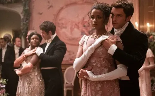 Jonathan Bailey en la temporada 2 de Bridgerton. Foto: (Netflix)