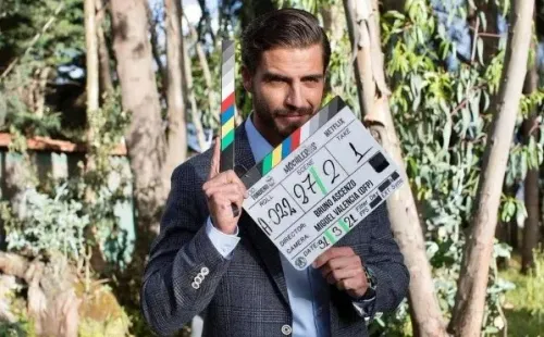 Maxi Iglesias es otro de los protagonistas de la serie de Netflix.