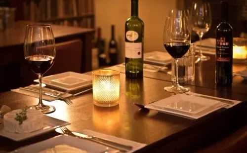Cena romántica. Fuente: (Pixabay)