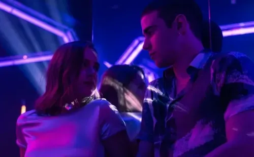 Ares y Raquel. Foto: (Netflix)