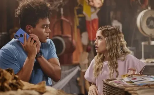 Víctor Varona junto a Pilar Pascual (Steffi) en Cielo Grande. Foto: (Netflix)