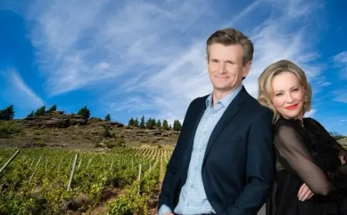 Charles Edwards y Rebecca Gibney (Foto: Acorn TV)