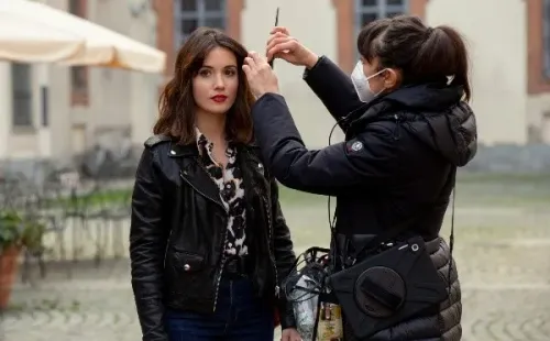 Claudia Gusmano filmando en Turin. Foto: (Netflix)