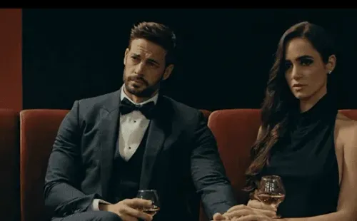 En brazos de un asesino. Fuente: (Imbd)