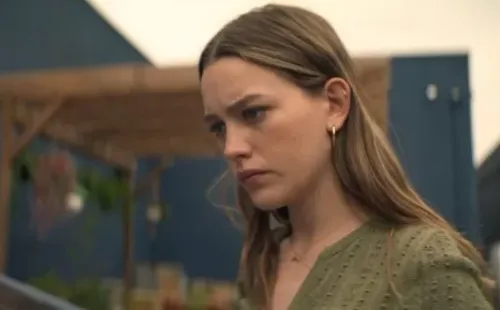 Victoria Pedretti en You. Foto: IMDb.