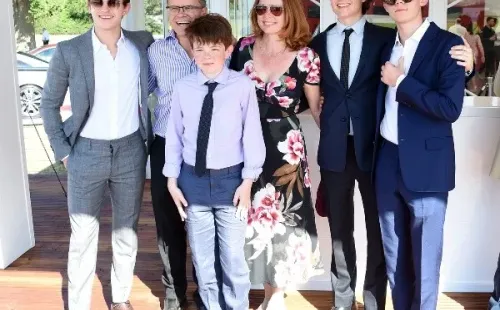 Tom Holland con su familia. Foto: (Getty)