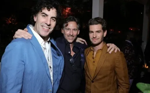 Sacha Baron Cohen, Joel Lubin y Andrew Garfield
