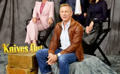 Chris Evans y Ana de Armas en la promoción de Knives Out. Foto: (Getty)