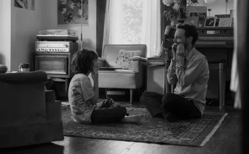 Scoot McNairy y Woody Norman (Foto: Diamond Films)