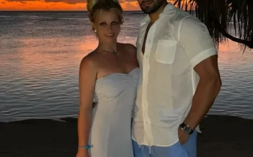 Britney Spears y su pareja, Sam Asghari. Foto: (@samasghari)