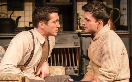 Jonathan Bailey durante su actuación en la obra de teatro The York Realist. Foto: (@jbaileyaf)