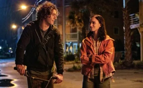 Los protagonistas de Along for the Ride. Foto: (Netflix)