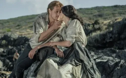 Sam Heughan y Caitriona Balfe en Outlander. Foto: (IMDB)