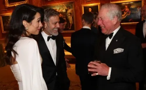 George Clooney junto al Príncipe Carlos. Fuente: (Getty images)