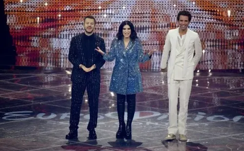 Laura Pausini, Mika y Alessandro Cattelan presentan Eurovision 2022 (Getty).