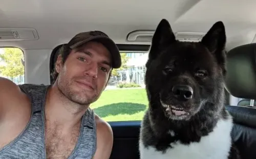 Henry Cavill y su perro, Kal. Foto: (@henrycavill)