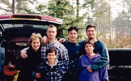 Henry Cavill y su familia. Foto: (@henrycavill)