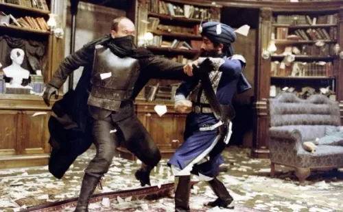 El Capitán Nemo vs. un villano. Foto: IMDb.