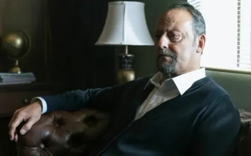 Jean Reno en Quién mató a Sara. Foto: (Netflix)