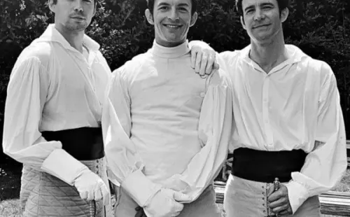 Colin, Anthony y Benedict durante el rodaje. Foto: (@bridgertonnetflix)