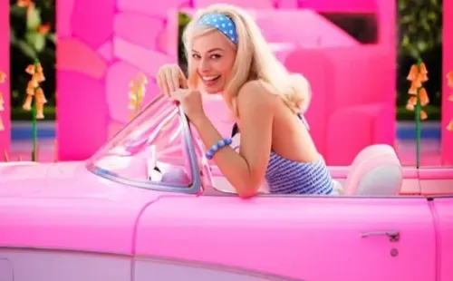 Margot Robbie protagoniza Barbie (Warner Bros).