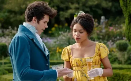 Ruby Barker junto a Luke Newton en Bridgerton. Foto: (IMDB)