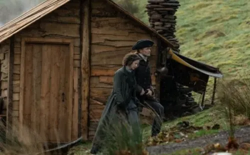 Sam Heughan y Caitriona Balfe en la temporada 6. Foto: (Starz)