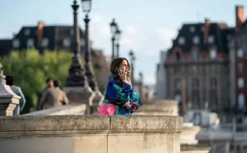 Lily Collins en Emily in Paris. Foto: (Netflix)
