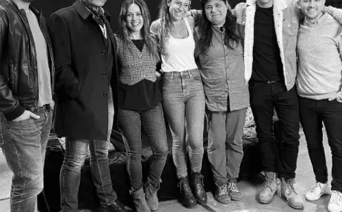 El elenco y la producción: Alberto Ammann, César Bordón, Itziar Ituño, Silvina Dell Occhio Bisbal, Roberta Sanchez, Mauricio Paniagua y Ezequiel Negro (Foto: @cesar_bordon)