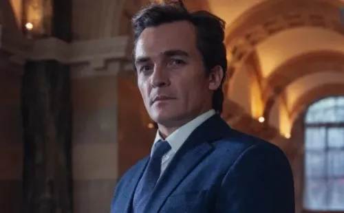 Rupert Friend en Anatomía de un Escándalo. Foto: (Netflix)