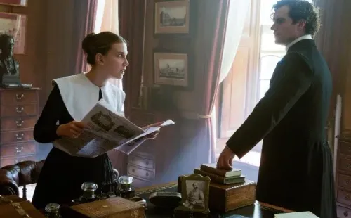 Henry Cavill y Millie Bobby Brown en Enola Holmes. Foto: (Netflix)