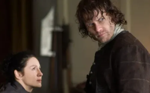 Sam Heughan y Caitriona Balfe en Outlander. Foto: (IMDB)