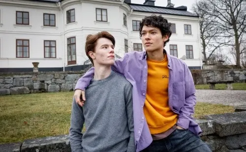 Los protagonistas de Jóvenes Altezas el día del inicio del rodaje. Foto: (Netflix)