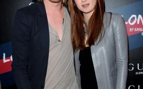 Jamie Campbell Bower y Bonnie Wright fueron pareja (Getty).