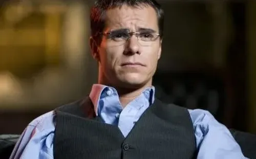 tony dalton los simuladores mario santos
