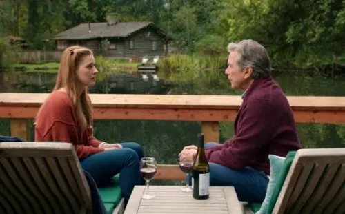 Tim Matheson interpreta a Doc Vernon Mullins en Virgin River (Netflix).