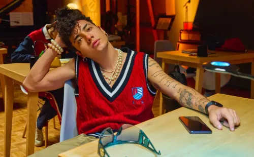 saak-netflix-okane-rebelde2