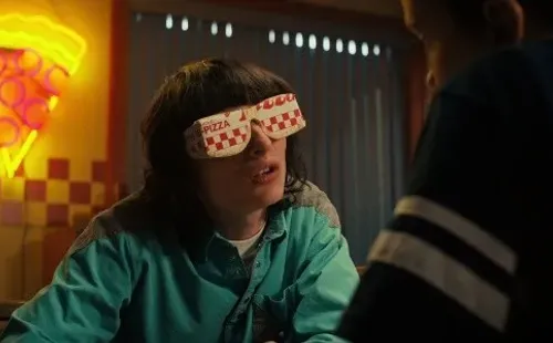 La escena más romántica entre Mike y Eleven. Foto: (Netflix)