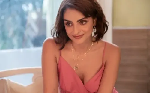 Aislinn Derbez y Renata Nogni protagonizan una comedia en streaming (Netflix).