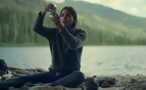 Melissa Barrera protagoniza Keep Breathing (Netflix).